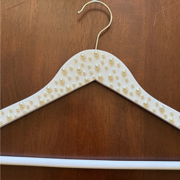 Pearl wedding hanger - Picture 3 of 4